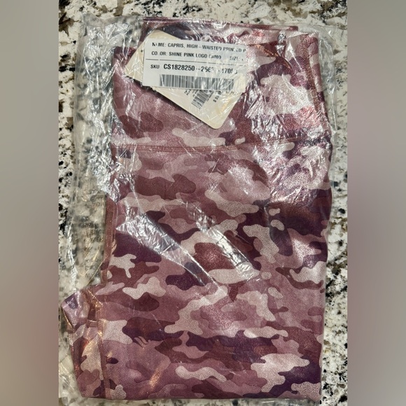Fabletics Women’s' Magenta/Rose Shimmer Camo Capris w/Power Hold_Sz L_NWT - Picture 4 of 5
